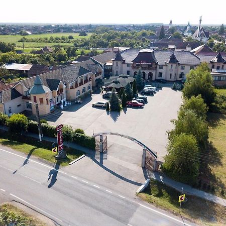 Hotel Restaurant La Conac Botiz Eksteriør bilde