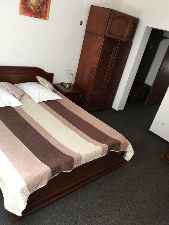 Hotel Restaurant La Conac Botiz Eksteriør bilde
